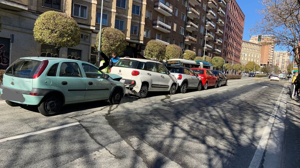 Los cinco coches han chocado en cadena en la avenida de Zaragoza. POLICÍA MUNICIPAL DE PAMPLONA
