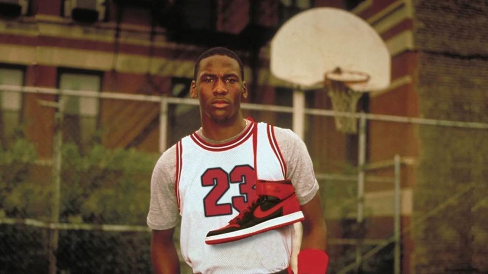 Michael Jordan promocionando las zapatillas Air Jordan en un anuncio de 1985.