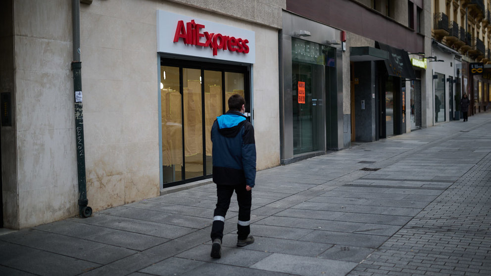 AliExpress abre una tienda en la calle García Ximenez de Pamplona. PABLO LASAOSA