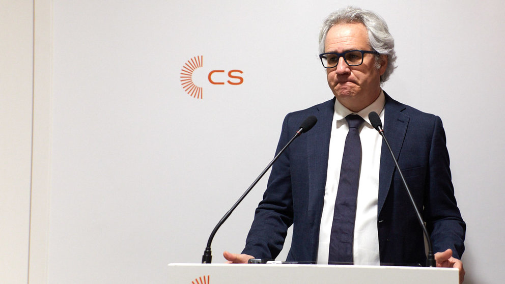 Fernando Sesma ha sido presentado por el coordinador de Ciudadanos Navarra, Carlos Pérez-Nievas, como el próximo candidato de la formación naranja a la alcaldía de Pamplona. IÑIGO ALZUGARAY