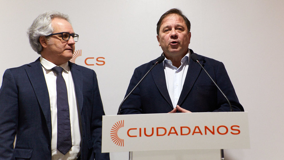 Fernando Sesma ha sido presentado por el coordinador de Ciudadanos Navarra, Carlos Pérez-Nievas, como el próximo candidato de la formación naranja a la alcaldía de Pamplona. IÑIGO ALZUGARAY