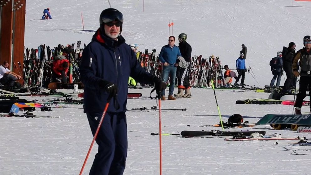 El Rey Felipe VI esquiando en Baquira. EUROPA PRESS