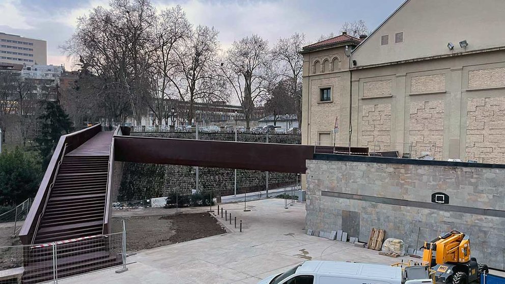 La pasarela de Labrit, en una imagen tomada este mismo martes en Pamplona horas antes de su reapertura a los ciudadanos. NAVARRA.COM