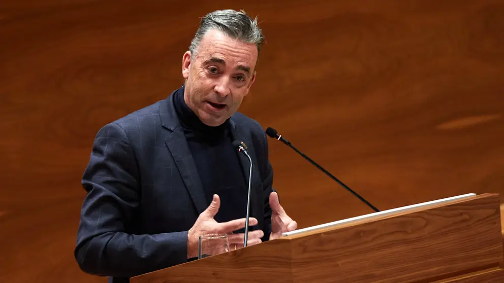 Miguel Bujanda (Navarra Suma) en el pleno del Parlamento de Navarra. I&Ntilde;IGO ALZUGARAY