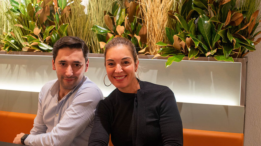 Manuel Spucches y Myriam Borda posan en la nueva cafetería Coffing de la calle Aralar. CEDIDA