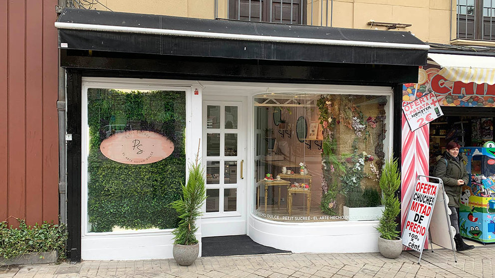 Fachada de la tienda Petit Sucreé en el Paseo de Sarasate 4 de Pamplona. Navarra.com