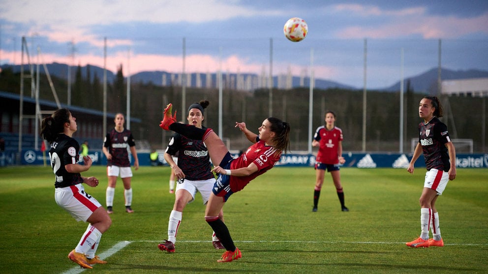 Osasuna femenino se enfrenta al Athletic de Bilbao en cuartos de final de la Copa de la Reina a partido único. PABLO LASAOSA