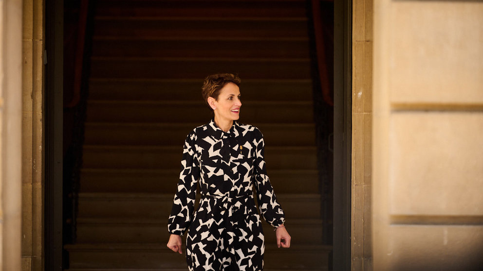 La presidenta del Gobierno de Navarra, María Chivite, presenta el balance de la legislatura 2019-2023 en el Jardín del Palacio. PABLO LASAOSA