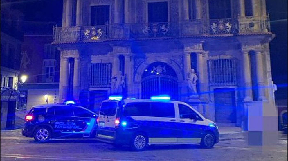 La Policía Municipal de Pamplona y la Policían Nacional han intervenido en cinco peleas en la capital navarra durante la noche del jueves a este viernes. POLICÍA MUNICIPAL DE PAMPLONA