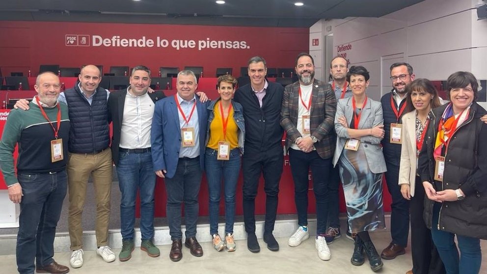 Pedro Sánchez con María Chivite y la delegación del PSN en el Comité Federal del PSOE - PSN
