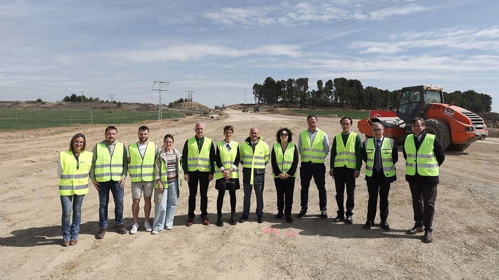 Miembros del Gobierno de Navarra visitan la transformación de la carretera que une Caparroso, Rada y Mélida concluirá en agosto. GOBIERNO DE NAVARRA