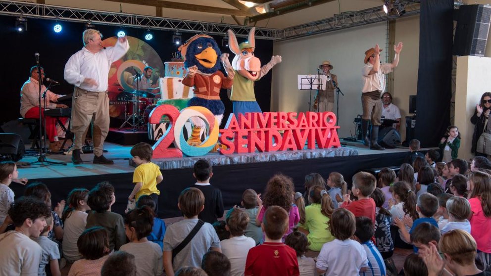 Sendaviva festeja su 20º aniversario con una gran fiesta llena de humor, recuerdos y música. CEDIDA