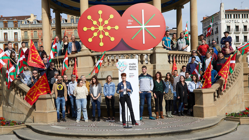La portavoz parlamentaria de EH Bildu, Bakartxo Ruiz, presenta el programa de actos del Aberri Eguna, en la Plaza del Castillo de Pamplona. IÑIGO ALZUGARAY