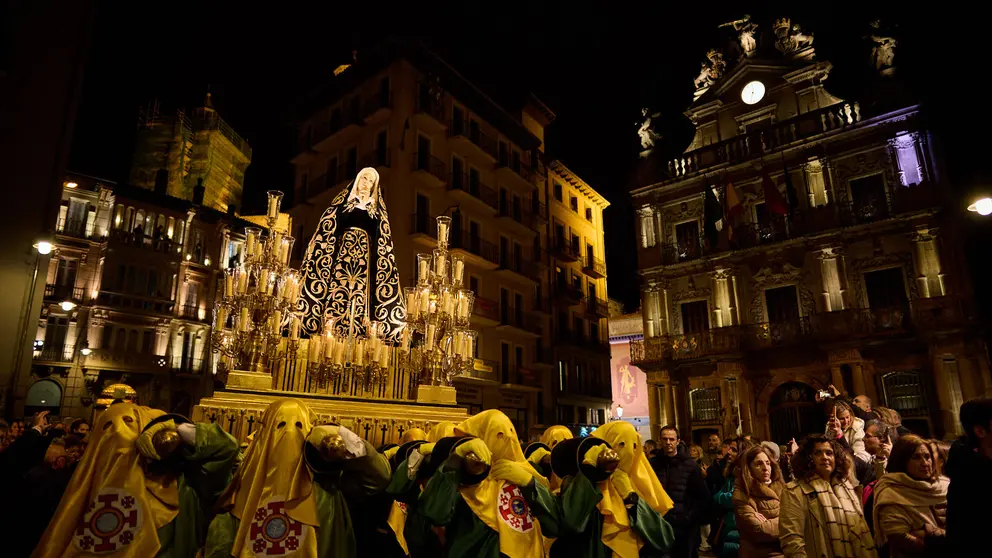 Procesi&oacute;n del traslado de la Virgen Dolorosa 2023 a la Catedral de Pamplona desde la Iglesia de San Lorenzo. PABLO LASAOSA