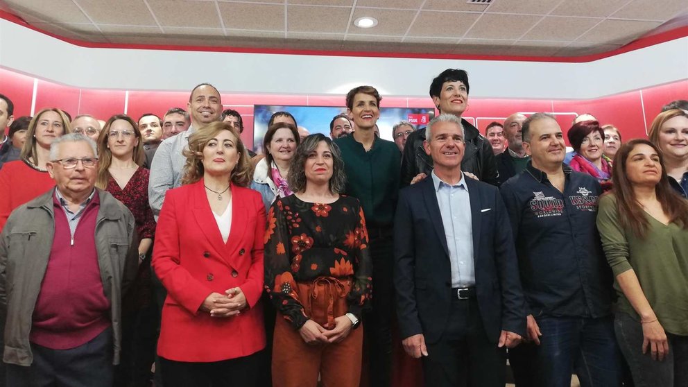 María Chivite con los candidatos del PSN a las elecciones municipales de mayo. EUROPA PRESS