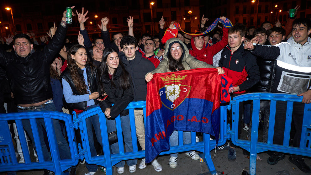 Celebración de la clasificación de Osasuna para la final de la Copa del Rey, en la Plaza del Castillo de Pamplona. IÑIGO ALZUGARAY