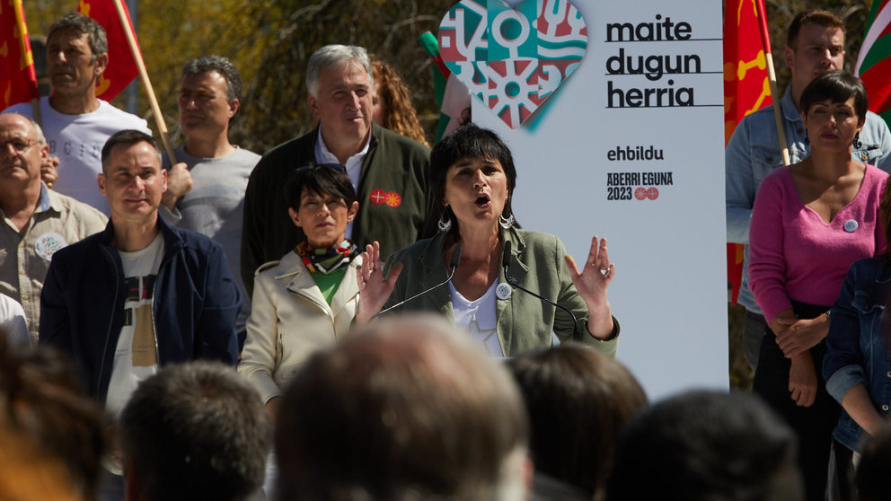 Aberri Eguna de EH Bildu en Pamplona con el coordinador general de EH Bildu, Arnaldo Otegi; la candidata a la Presidencia de Navarra, Laura Aznal; y el presidente del Sinn Féin, Declan Kearney. IÑIGO ALZUGARAY