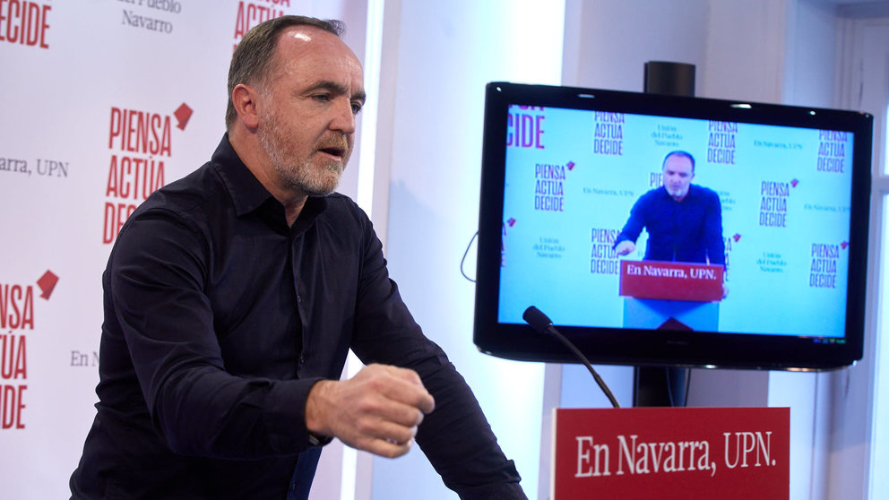 El presidente de UPN y candidato a la presidencia del Gobierno de Navarra, Javier Esparza, presenta propuestas en materia de modelo institucional y convivencia. IÑIGO ALZUGARAY