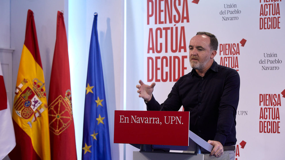 El presidente de UPN y candidato a la presidencia del Gobierno de Navarra, Javier Esparza, presenta propuestas en materia de modelo institucional y convivencia. IÑIGO ALZUGARAY