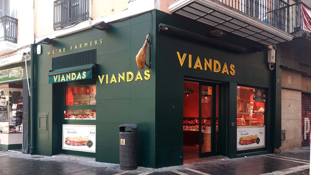 Viandas, tienda especializada en productos gourmet salmantinos, ha cambiado su imagen en Pamplona. IRANZU LARRASOAÑA