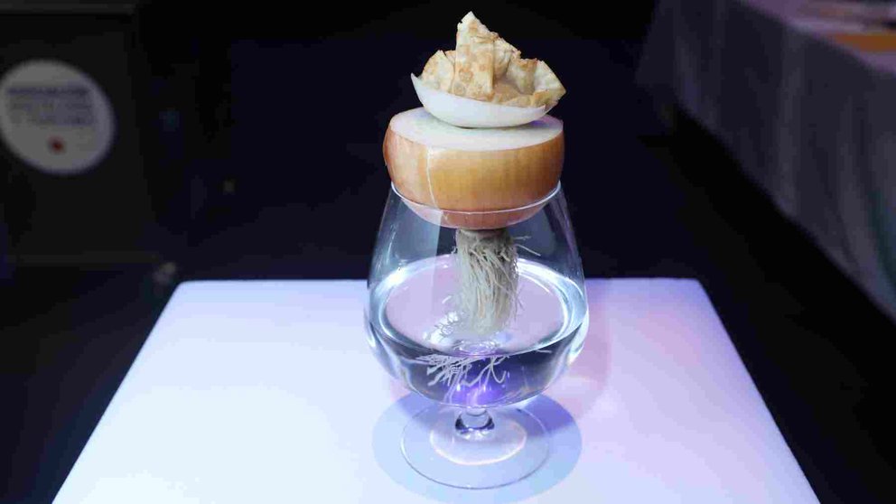 'Evolución de la cebolla', el pincho de José Aguado, del restaurante Topero de Tudela, que ha ganado el I Concurso de España de Pincho de Verdura. AYUNTAMIENTO DE TUDELA