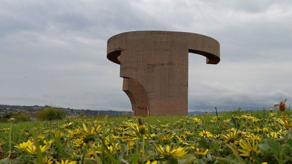 Imagen de Asturias de un monumento en Gijón. EFE