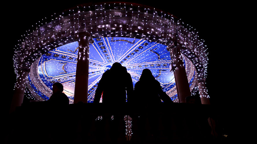 Imagen de archivo de unas luces de Navidad en Pamplona. PABLO LASAOSA