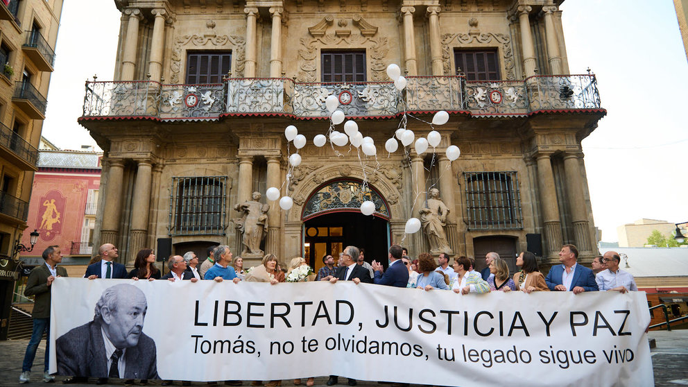 Concentración convocada por UPN con motivo del 25º aniversario del asesinato del edil Tomás Caballero por parte de ETA. PABLO LASAOSA