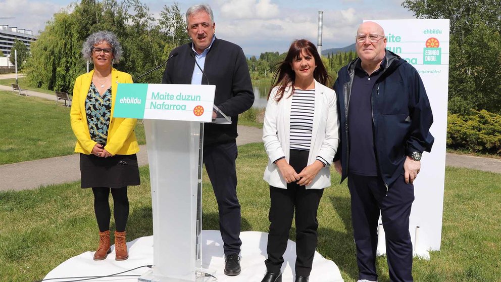 El candidato de EH Bildu a la Alcaldía de Pamplona, Joseba Asiron, junto a los candidatos en Huarte (Alfredo Arruiz), Burlada (Berta Arizkun) y Egüés (Ainara González). EH BILDU