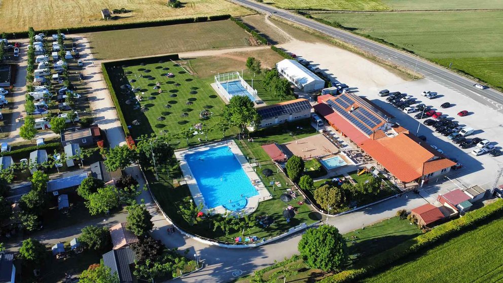Imagen aérea del campins situado en la localidad de Acedo (Navarra). Facebook Camping Acedo.