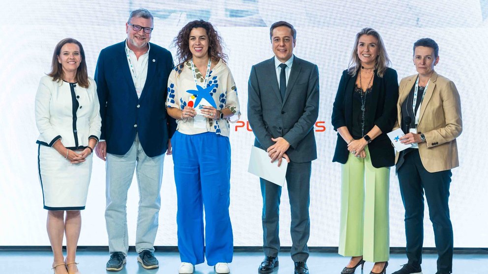 Imagen de los premios entregados por Caixabank a dos empresas navarras. CEDIDA