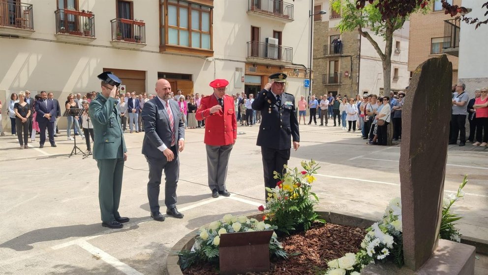 La localidad de Sangüesa homenajea a las últimas víctimas mortales de ETA en Navarra, los policías nacionales Bonifacio Martín Hernández y Julián Embid Luna - POLICÍA NACIONAL