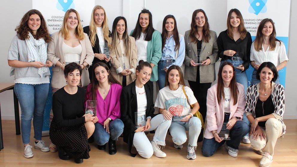 Reconocimiento del Colegio profesional de Navarra a las
nuevas enfermeras especialistas. COLEGIO DE ENFERMERAS DE NAVARRA