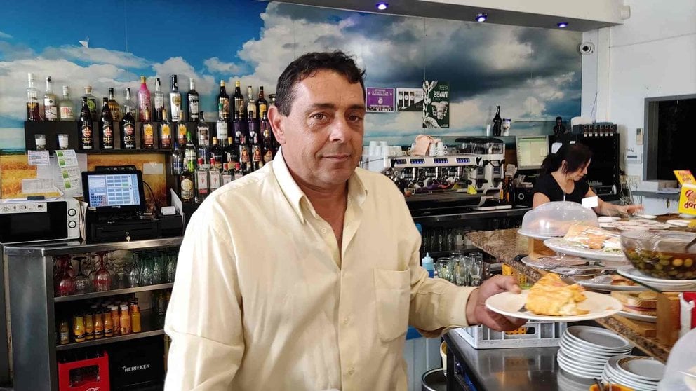 Marcos Garro, socio del bar restaurante La Espiga, en el Polígono Comarca 2 de Pamplona.