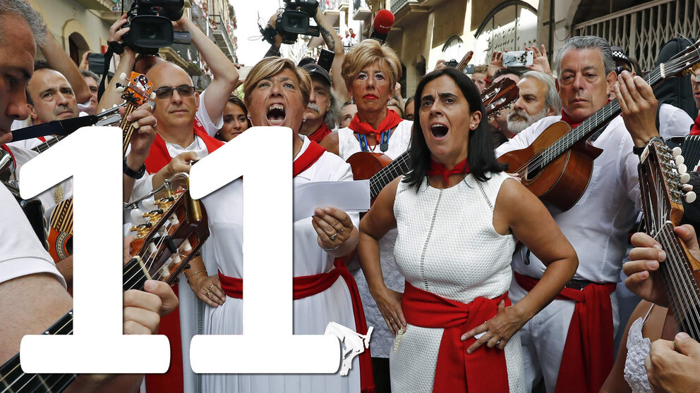 Cánticos de jotas durante San Fermín. EFE Javier Lizón