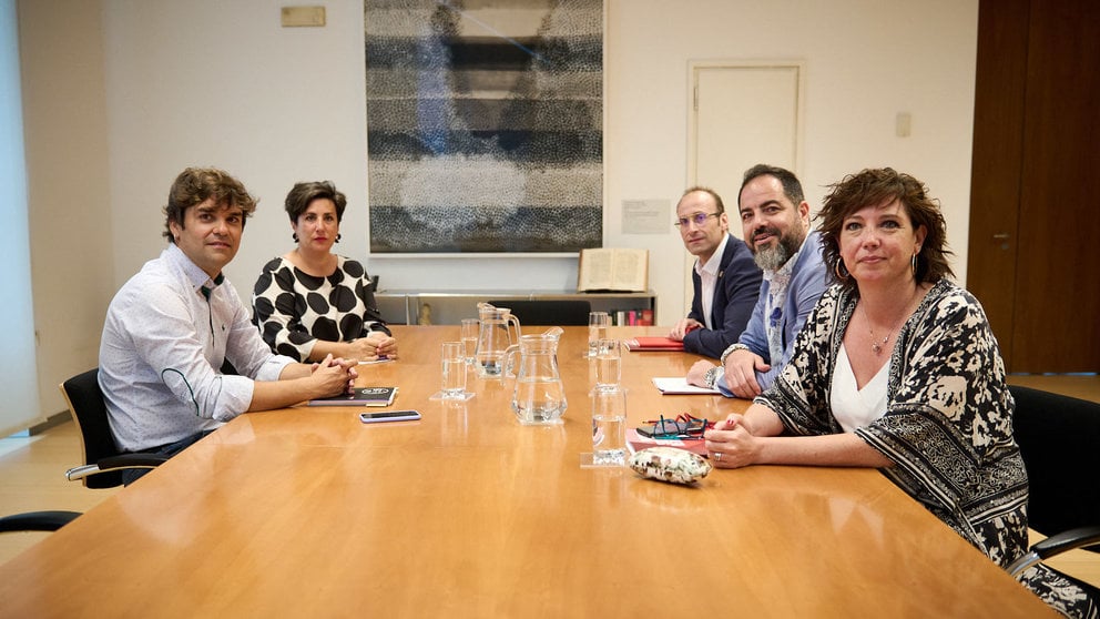 Reunión entre Ramón Alzórriz, Jorge Aguirre y Ainhoa Unzu, del PSN y Pablo Azcona y María Solana de Geroa Bai para la conformación del Gobierno de Navarra para los años 2023-2027. PABLO LASAOSA