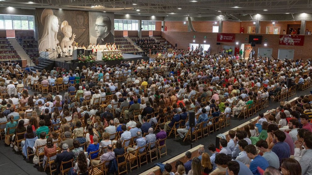 Cientos de personas acudieron este lunes a la misa en honor al fundador del Opus Dei y la Universidad de Navarra. CEDIDA
