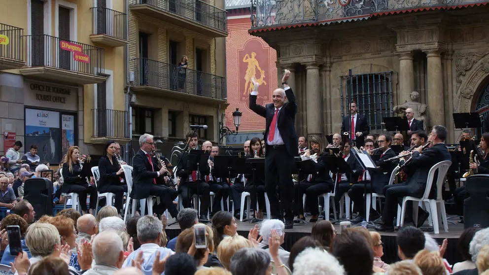 Tradicional concierto pre sanferminero de La Pamplonesa en la Plaza del Ayuntamiento de Pamplona, unos días antes del inicio de los Sanfermines 2023. IÑIGO ALZUGARAY