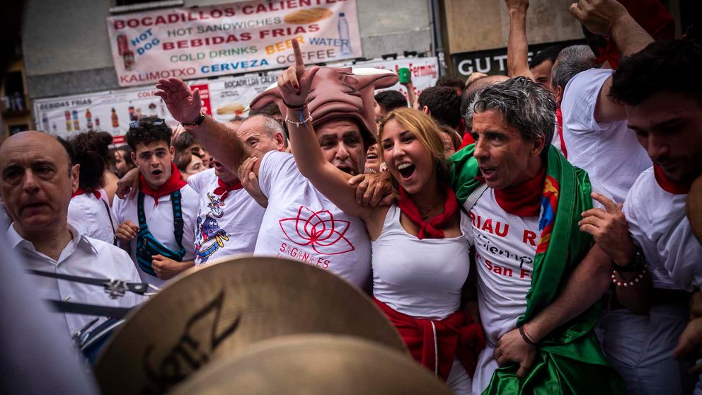 La Pamplonesa recorre las calles de Pamplona desde el Ayuntamiento hasta la Iglesia de San Lorenzo al ritmo del Riau-Riau en los San Fermines de 2023. JASMINA AHMETSPAHIC