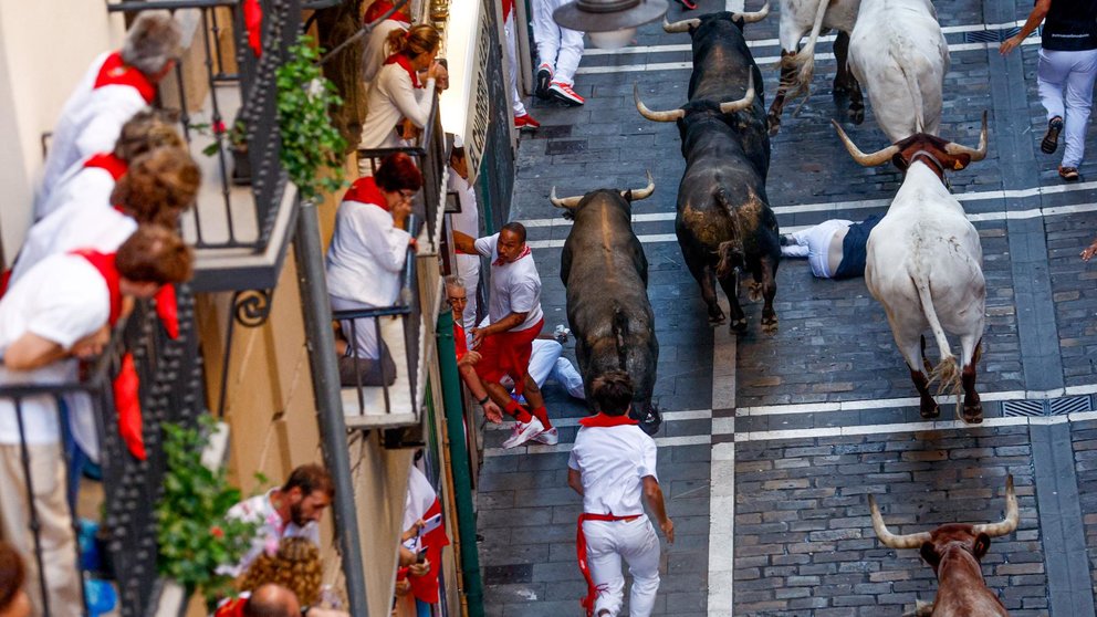 Último encierro de San Fermín 2023 con toros de Miura en la calle Estafeta. EFE - Rodrigo Jiménez (3)