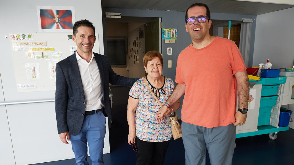 La presidenta María Chivite conoce el nuevo sistema de identificación biométrica del  Centro de Atención Integral a la Discapacidad San José en Pamplona, instalado por la empresa navarra Veridas. IÑIGO ALZUGARAY