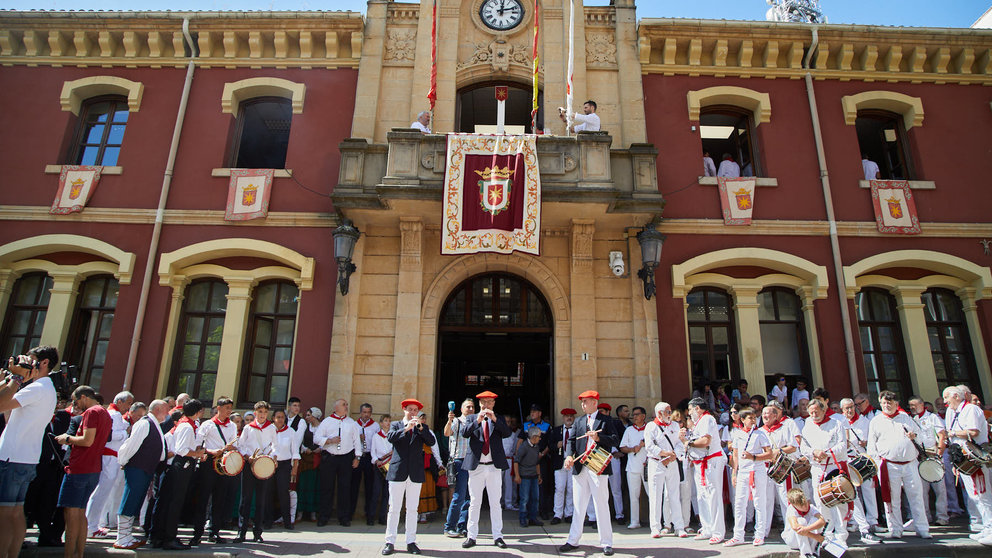 Chupinazo de inicio de las Fiestas de Estella 2023. IÑIGO ALZUGARAY