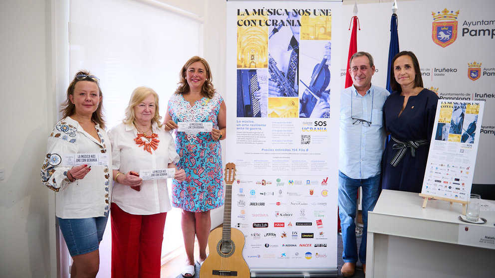 Presentación de un programa de tres conciertos que jóvenes músicos llegados desde Ucrania van a ofrecer, junto a intérpretes navarros, con fin solidario en Navarra. PABLO LASAOSA