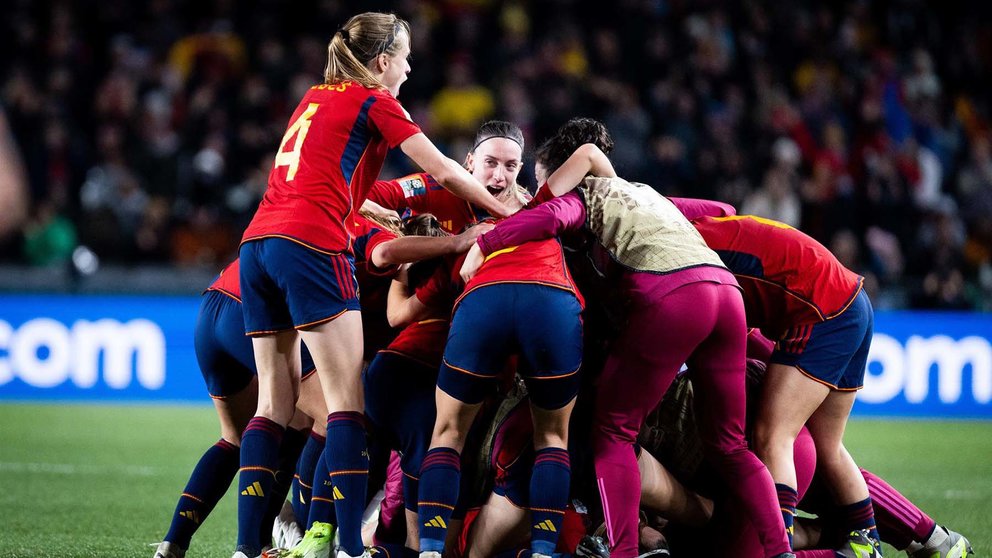 Las jugadoras de la selección española celebran el 2-1 de Olga Carmona en la semifinal del Mundial ante Suecia. PABLO GARCIA/RFEF