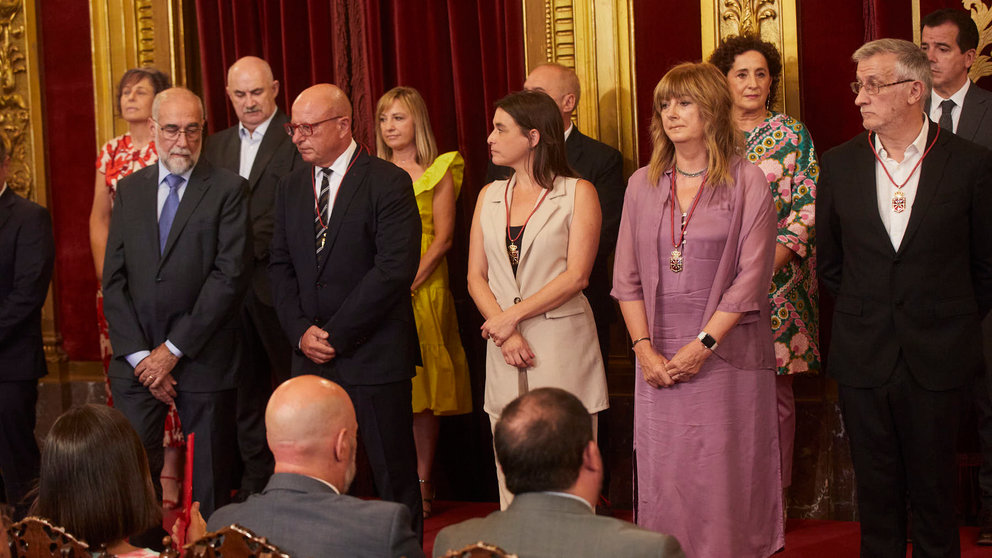 Acto de toma de posesión de los nuevos consejeros y consejeras del Ejecutivo foral presidido por la presidenta del Gobierno de Navarra, María Chivite, en el Salón del Trono del Palacio de Navarra. IÑIGO ALZUGARAY
