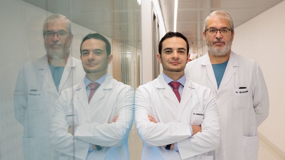 El Dr. Daniel González Padilla y el Dr. Felipe Villacampa, especialistas en Urología de la Clínica Universidad de Navarra e investigadores de este ensayo clínico contra el cáncer de vejiga. CLÍNICA UNIVERSIDAD DE NAVARRA