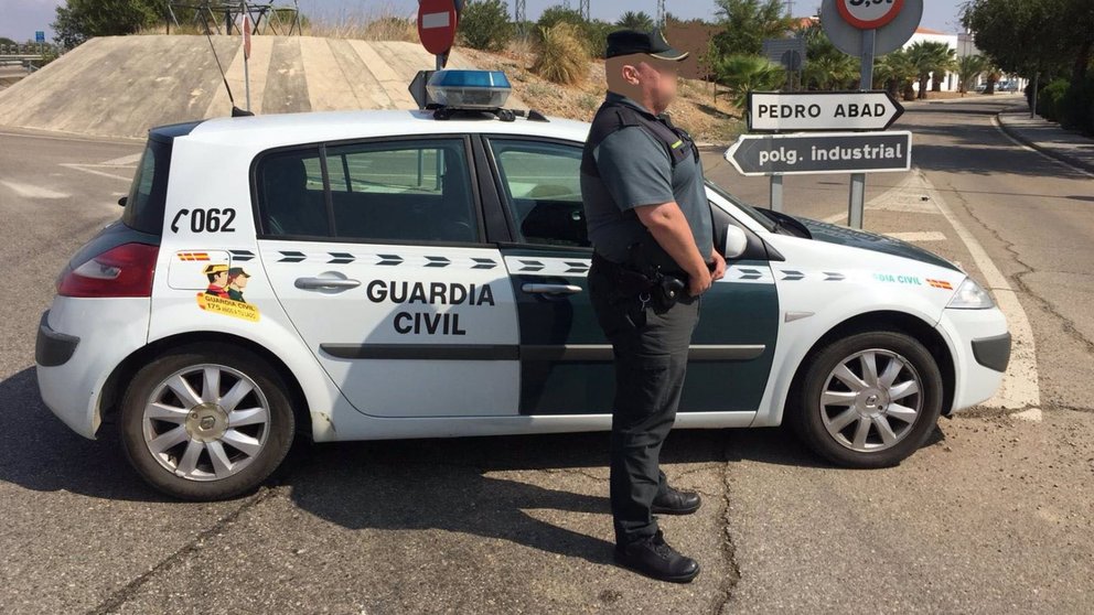 Una patrulla de la Guardia Civil en Pedro Abad. - GUARDIA CIVIL