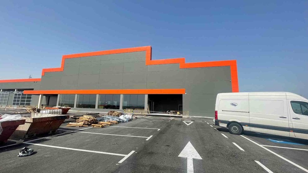 Obramat abrirá un centro de distribución de materiales en breve en la Comarca de Pamplona y selecciona 90 profesionales para incorporarlos a su plantilla. OBRAMAT