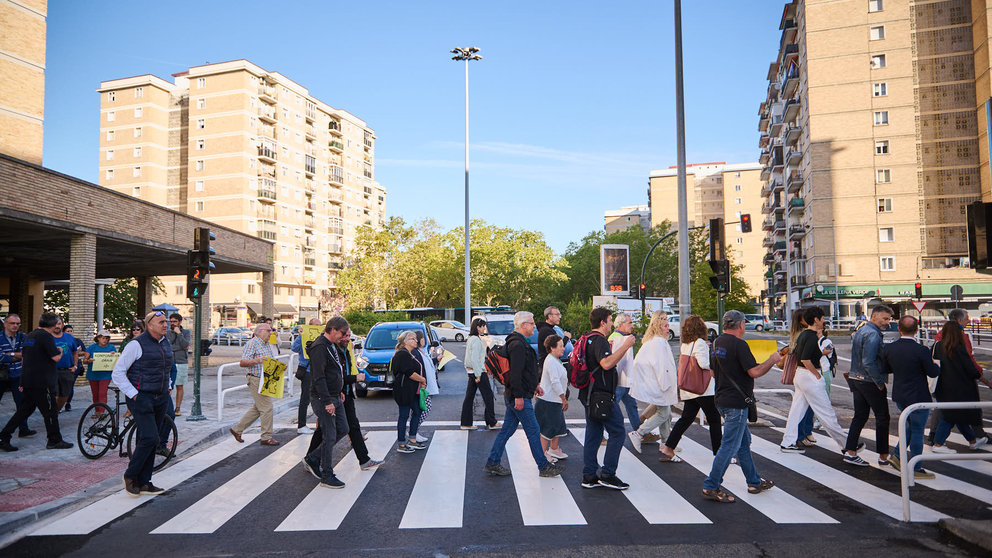 La comisión de Presidencia del Ayuntamiento de Pamplona visita los nuevos pasos de peatones construidos en la rotonda de San Jorge. PABLO LASAOSA