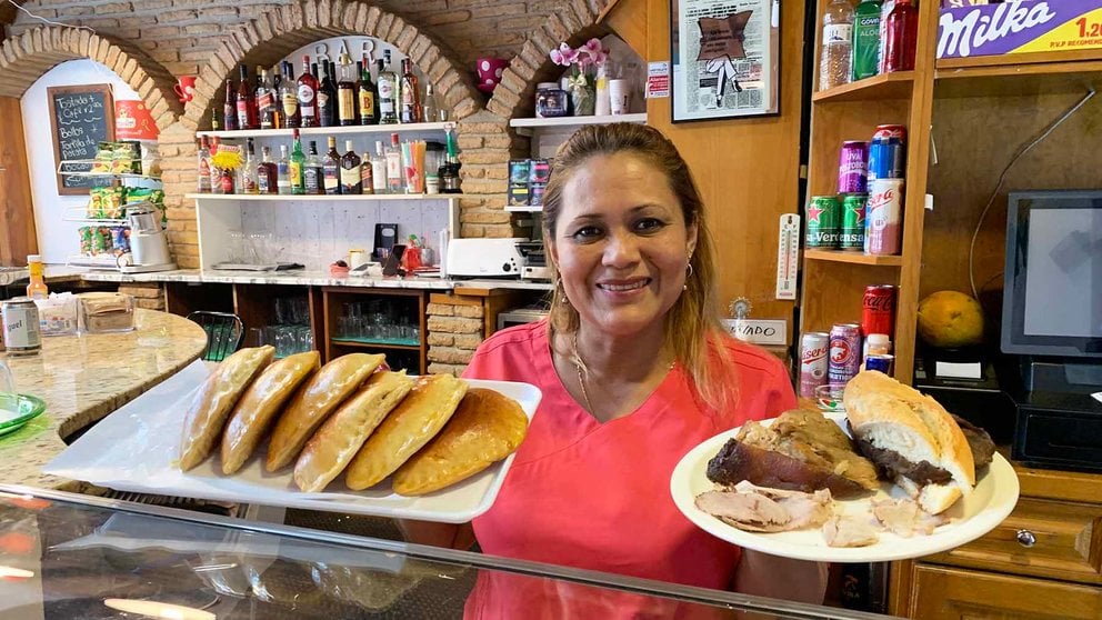 Eva en su nueva panadería situada en el barrio de La Milagrosa. Navarra.com